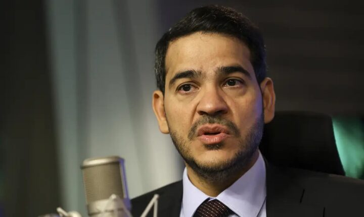 Lula escolhe advogado-geral da União, Jorge Messias, para vaga de Barroso no STF