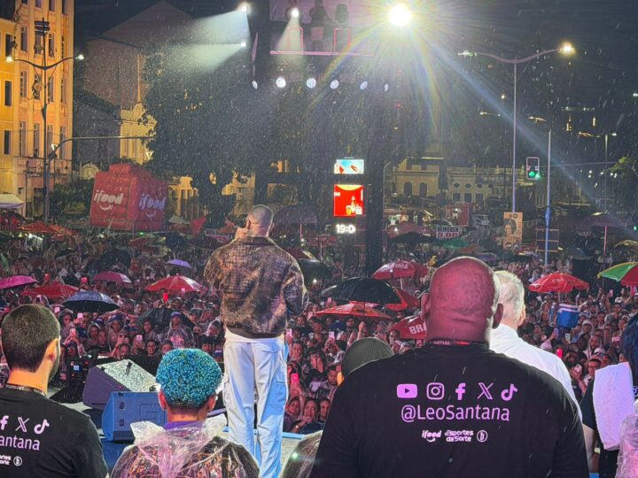 Por causa da chuva, Leo Santana adia show gratuito em Salvador e divulga nova data
