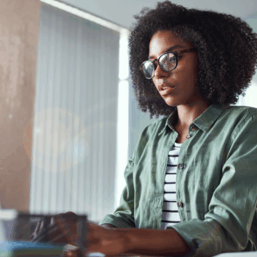 Brasil registra aumento de mulheres negras em cargos de liderança, diz pesquisa