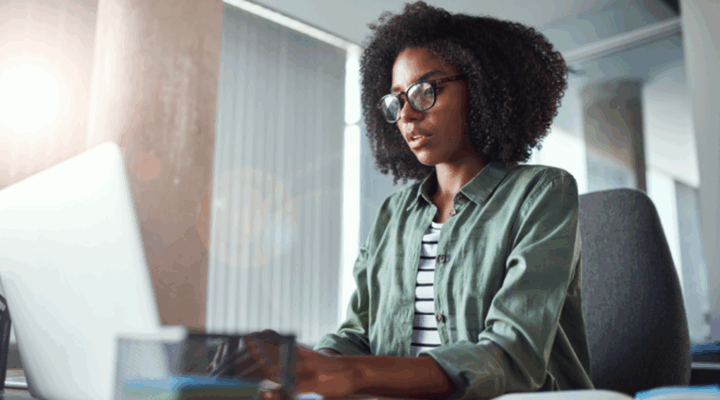 Brasil registra aumento de mulheres negras em cargos de liderança, diz pesquisa