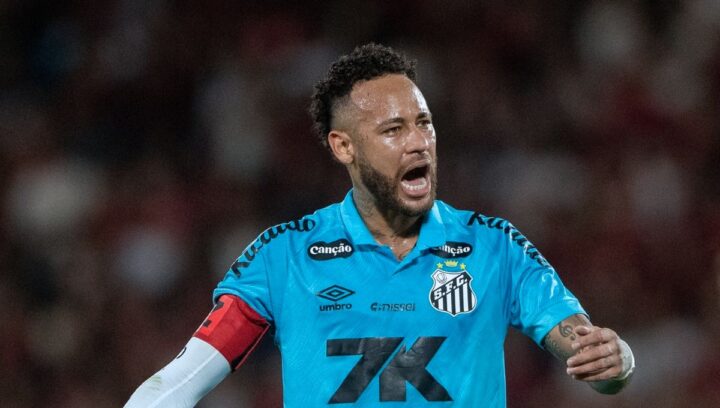 ‘Neymar, vamos só jogar bola!’: faixa em frente ao CT do Santos cobra camisa 10