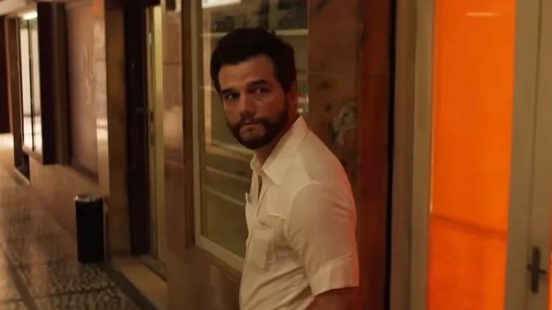 “O Agente Secreto” conquista novos prêmios internacionais, avança na campanha do Globo de Ouro e se aproxima dos 700 mil espectadores no Brasil