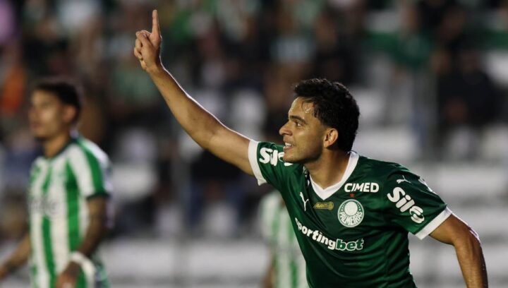 Palmeiras vence o Juventude fora de casa e mantém a liderança no Brasileirão; veja lances e gols