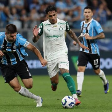 Palmeiras perde de virada para o Grêmio e vê título do Brasileirão mais distante