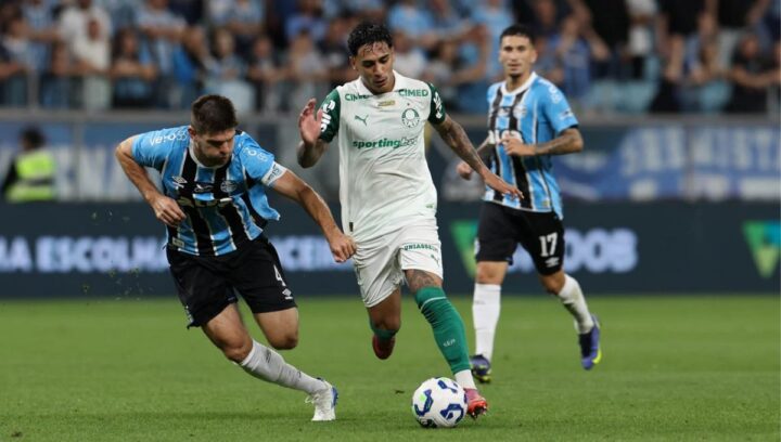 Palmeiras perde de virada para o Grêmio e vê título do Brasileirão mais distante