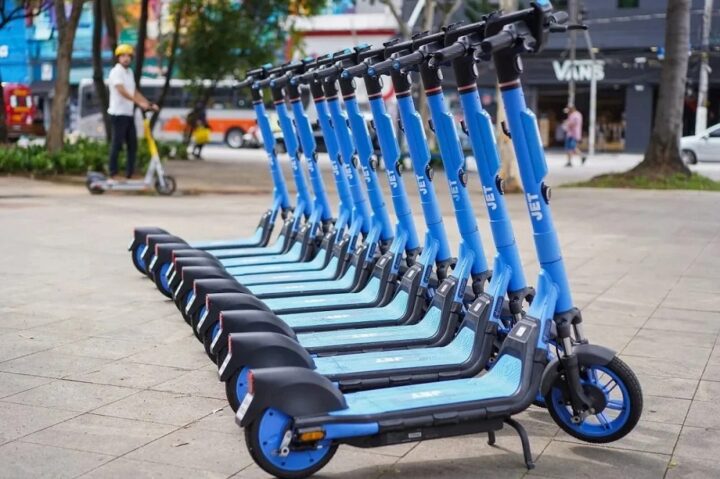 Patinetes elétricos ampliam operação e chegam à Cidade Baixa, em Salvador