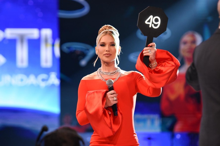 Virginia Fonseca comenta sobre relação de Vini Jr. com os enteados e brinca sobre título de ‘musa da Copa’