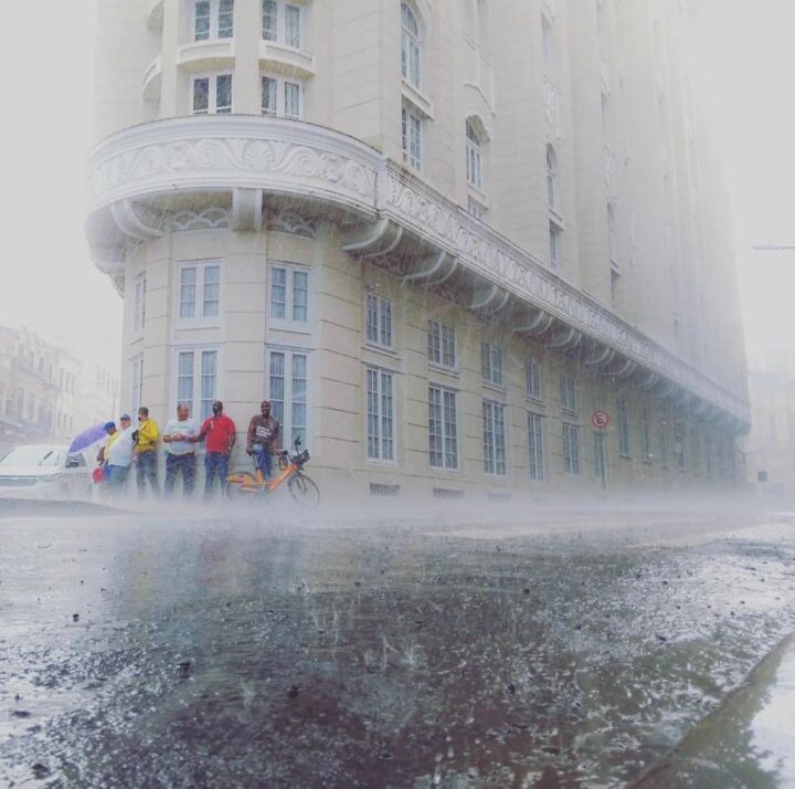 Frente fria traz chuva para Salvador nos próximos dias; confira a previsão