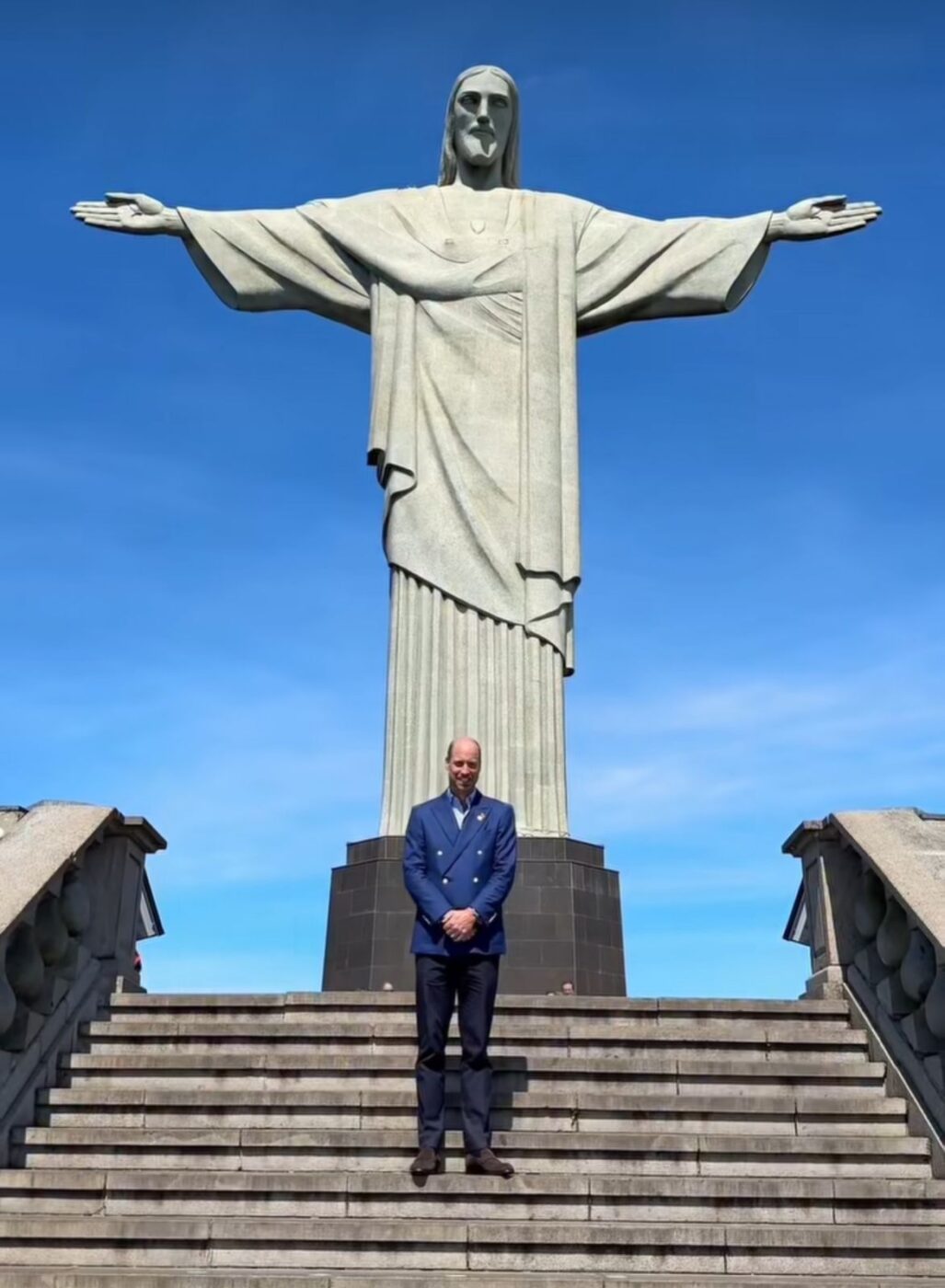 Príncipe William visita o Cristo Redentor e se encontra com finalistas do Prêmio Earthshot no Rio