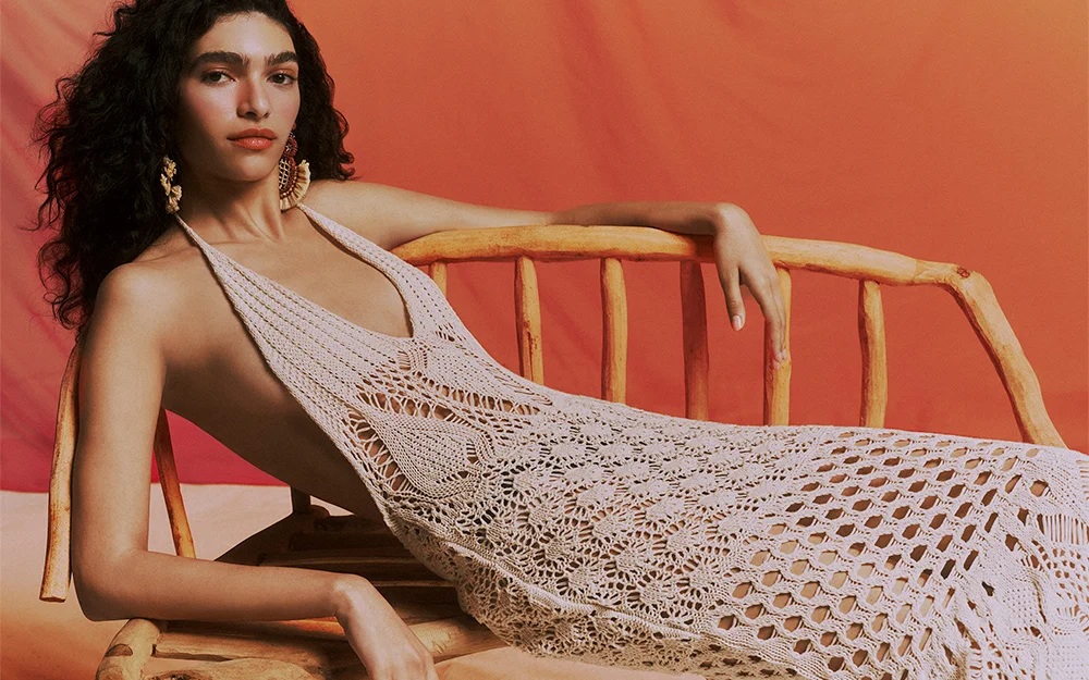 Renner lança collab com marca baiana Ateliê Mão de Mãe celebrando moda artesanal