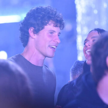 Samba, pastel e after com famosos: Shawn Mendes tem final de semana badalado no Brasil