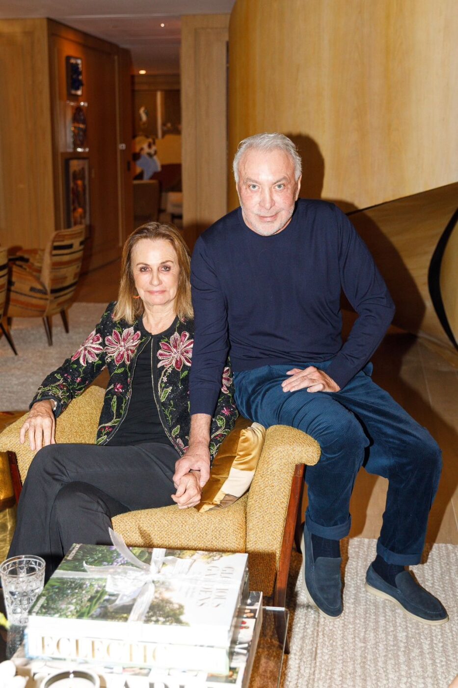 Sig Bergamin e Murilo Lomas recebem Georgina Brandolini em jantar intimista em São Paulo
