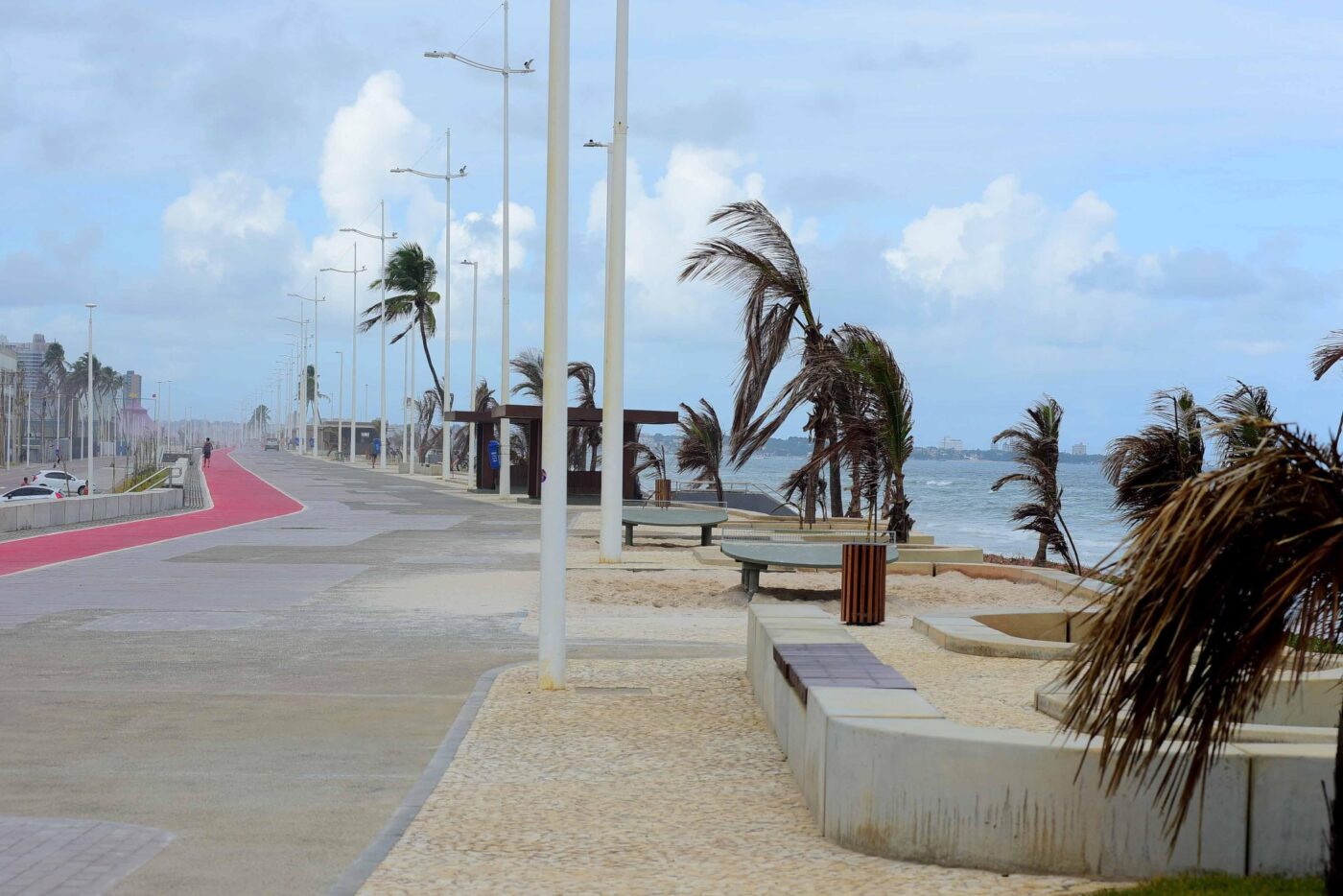 Salvador dá início a saltos de paraquedas na orla de Pituaçu a partir desta sexta-feira (7)