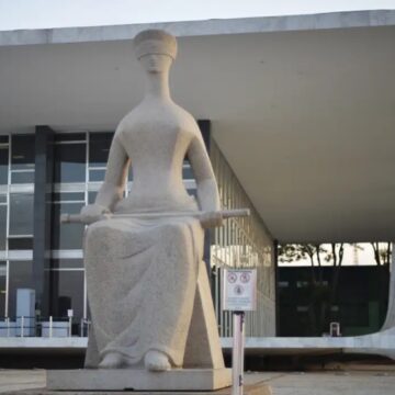 STF encerra sessão que manteve condenação de Bolsonaro e aliados nesta sexta