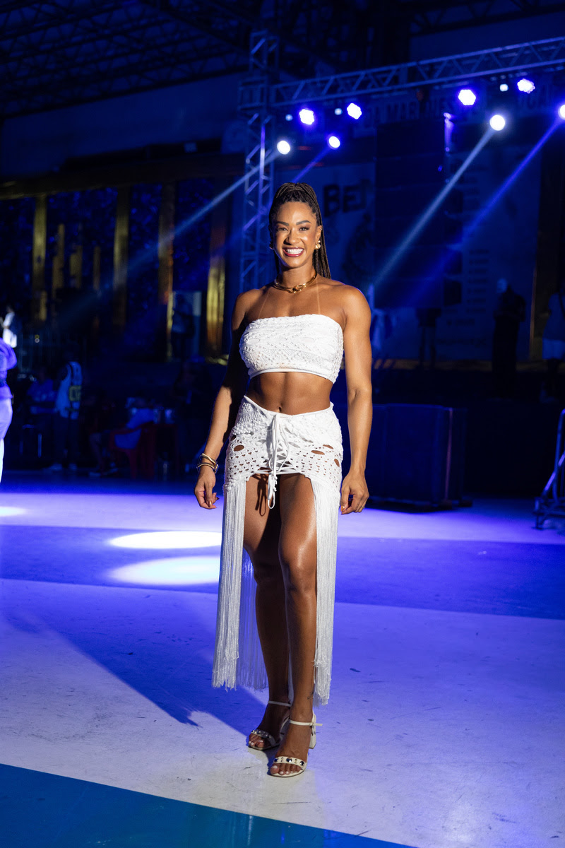 Aline Patriarca realiza primeira visita à quadra da Beija-Flor e celebra encontro com ídolos do samba