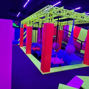 Maior parque de trampolim da Bahia é inaugurado em shopping de Salvador; veja como funciona