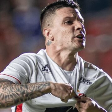 Vitória vence o Sport e deixa o Z-4 do Brasileirão na reta final; veja gols