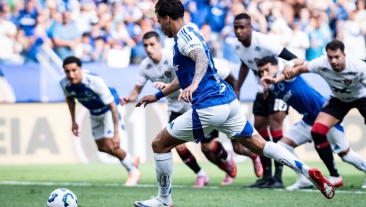 Vitória perde do Cruzeiro e segue no Z-4 do Brasileirão; veja melhores momentos