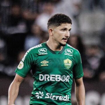 Ex de Iza, Yuri Lima volta aos gramados após anunciar aposentadoria