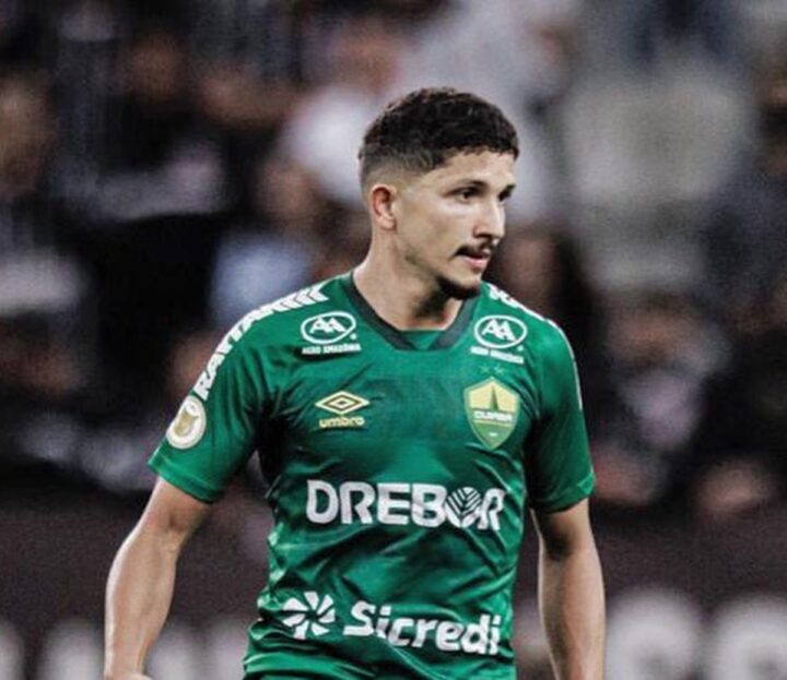 Ex de Iza, Yuri Lima volta aos gramados após anunciar aposentadoria