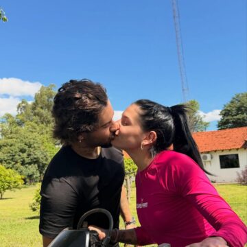 Ana Castela abre álbum de fotos em fazenda ao lado de Zé Felipe Ana Castela abre álbum de fotos em fazenda ao lado de Zé Felipe