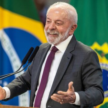 Financial Times ‘prevê’ vitória de Lula nas eleições presidenciais de 2026