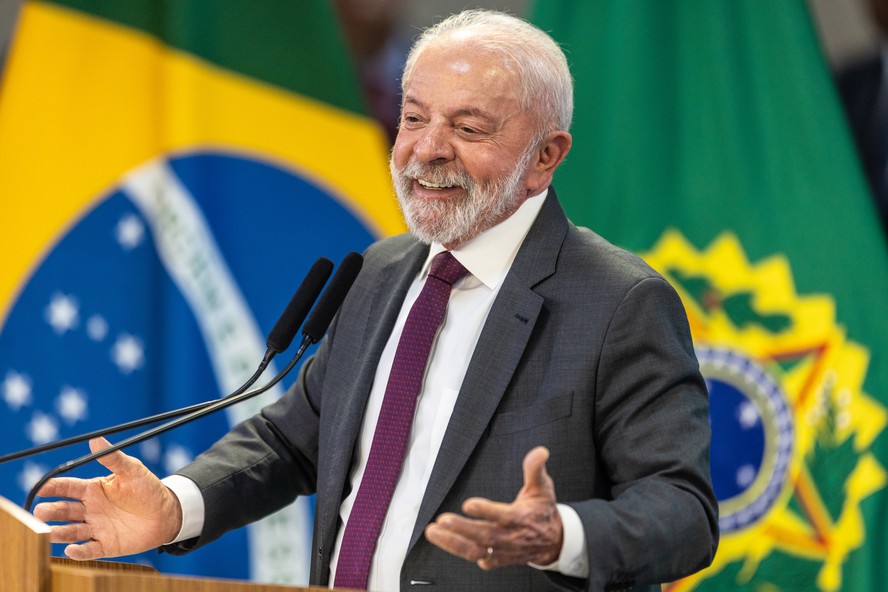 Financial Times ‘prevê’ vitória de Lula nas eleições presidenciais de 2026