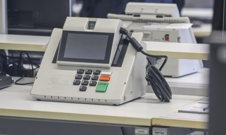 TSE encerra teste público de segurança das urnas que serão utilizadas nas eleições de 2026