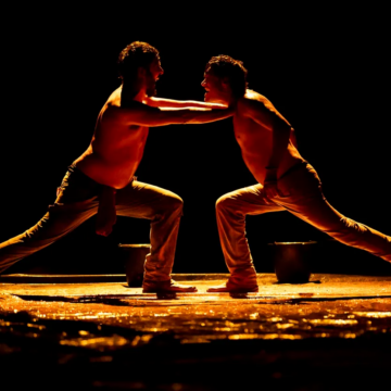 Estrelado por Armando Babaioff, premiado espetáculo “Tom na Fazenda” retorna a Salvador para curta temporada