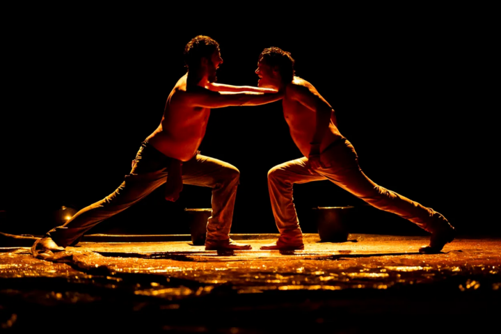 Estrelado por Armando Babaioff, premiado espetáculo “Tom na Fazenda” retorna a Salvador para curta temporada