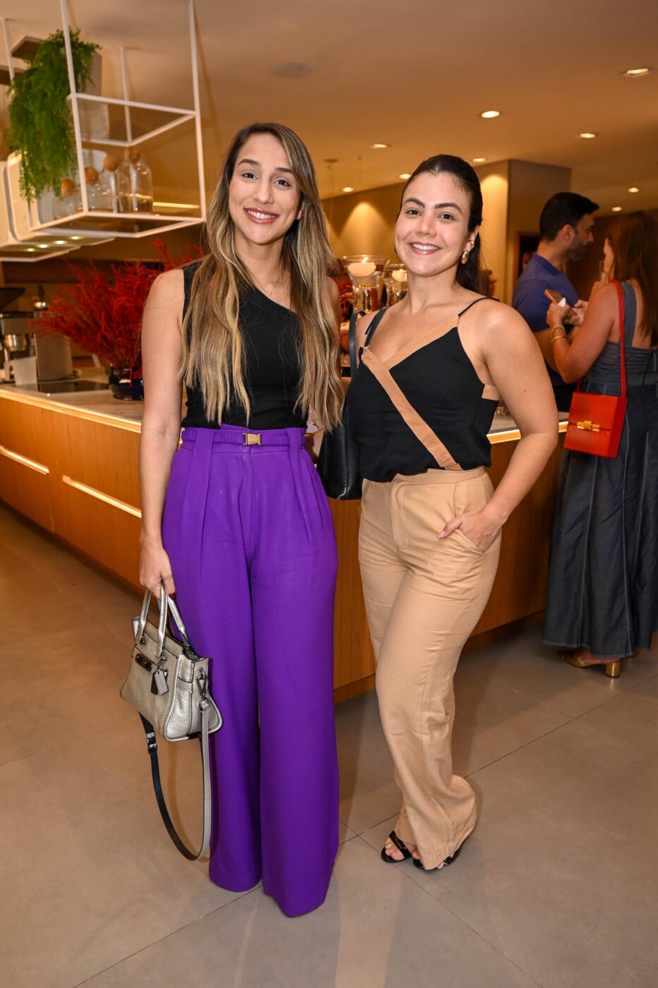 Rebecca Menezes e Sara Jabar