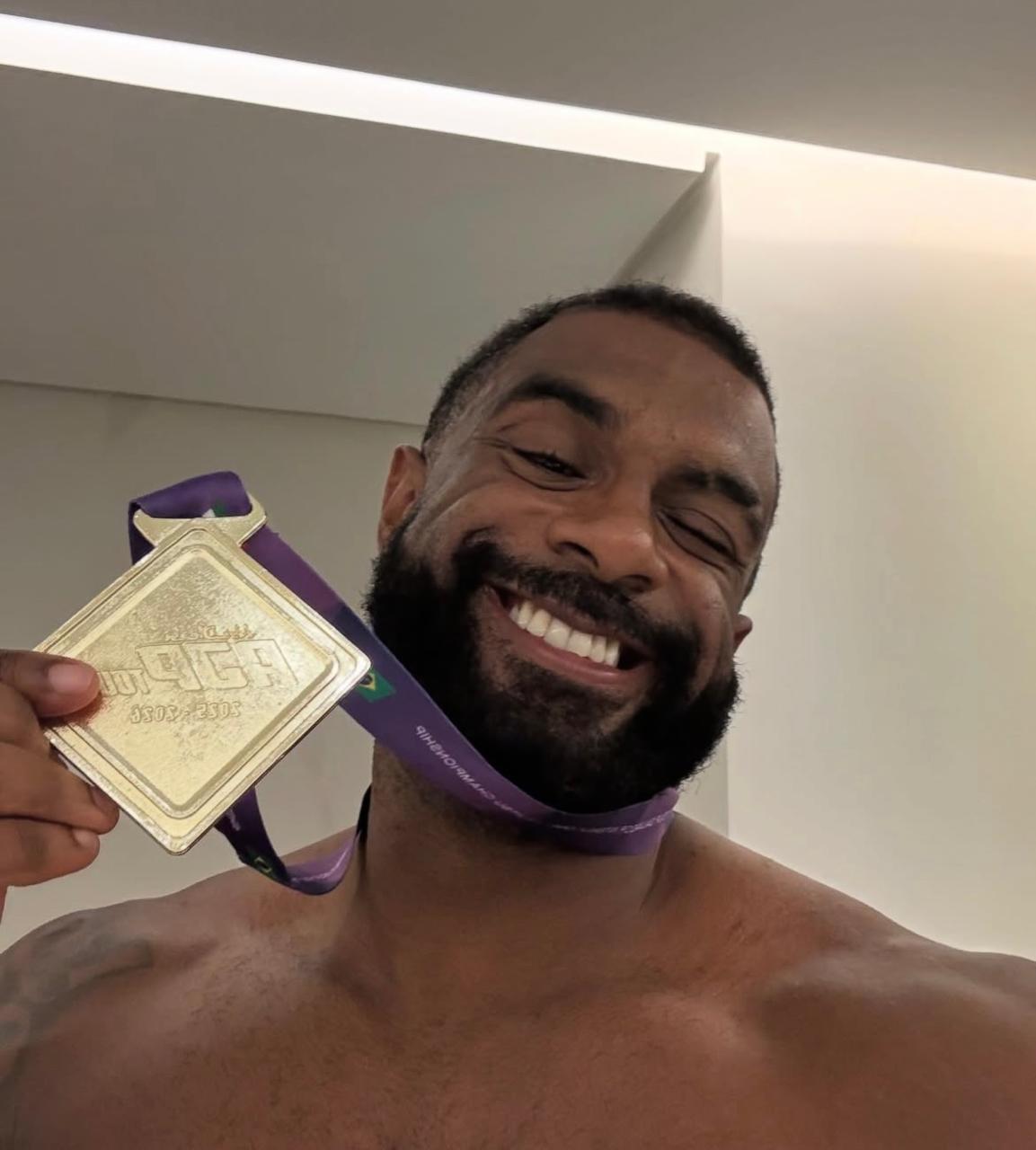 Baco Exu do Blues troca os palcos pelo tatame e vence competição de jiu-jitsu em Salvador