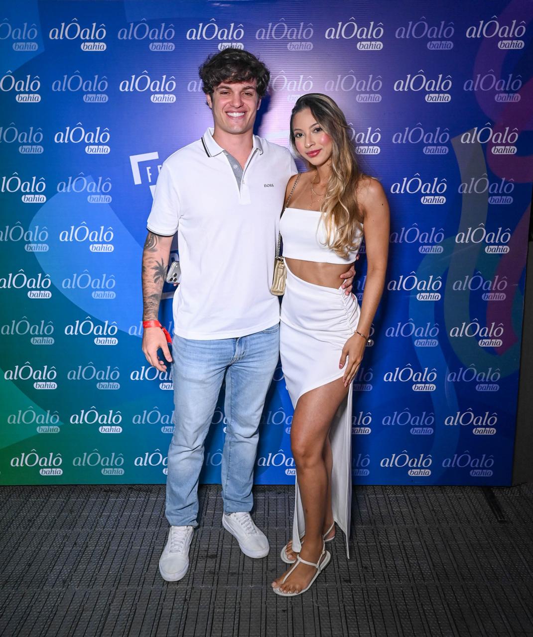 Caio Barigchun e Júlia Santos