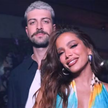 Anitta revela que namora há um ano e elogia: ‘Atraí uma pessoa que vai me apoiando’