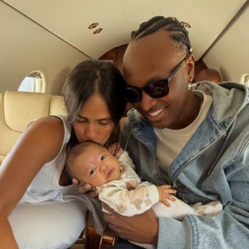 Thiaguinho e Carol Peixinho mostram rosto de Bento em primeira viagem da família