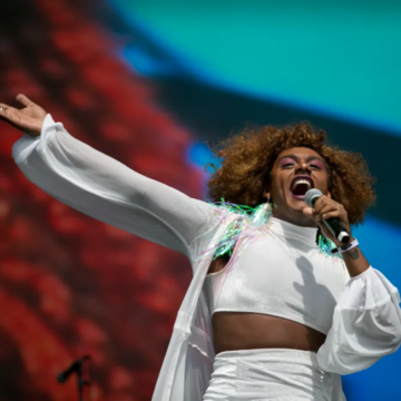 Liniker faz turnê de despedida da era ‘Caju’ com show em Salvador; veja data e ingressos