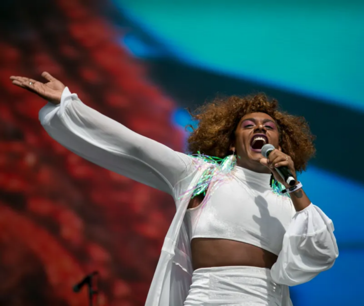 Liniker faz turnê de despedida da era ‘Caju’ com show em Salvador; veja data e ingressos