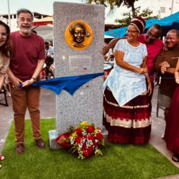 Monumento em homenagem a Cira do Acarajé é inaugurado em Salvador