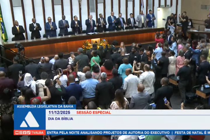 Alba realiza sessão especial para comemorar Dia da Bíblia