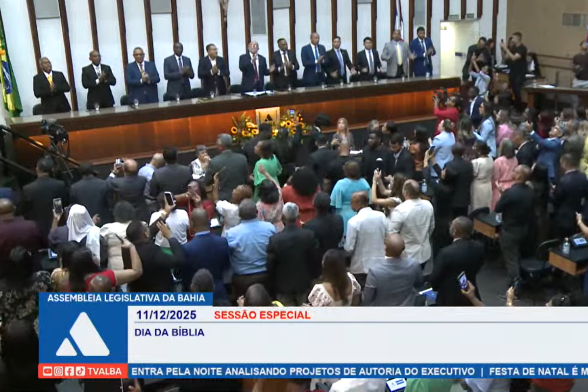 Alba realiza sessão especial para comemorar Dia da Bíblia