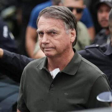 Após crise de soluços e pressão alta, Bolsonaro fará novo procedimento nesta segunda (29)