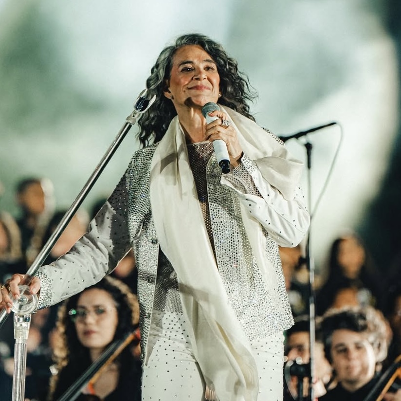 Simone traz nova turnê para Salvador neste fim de semana