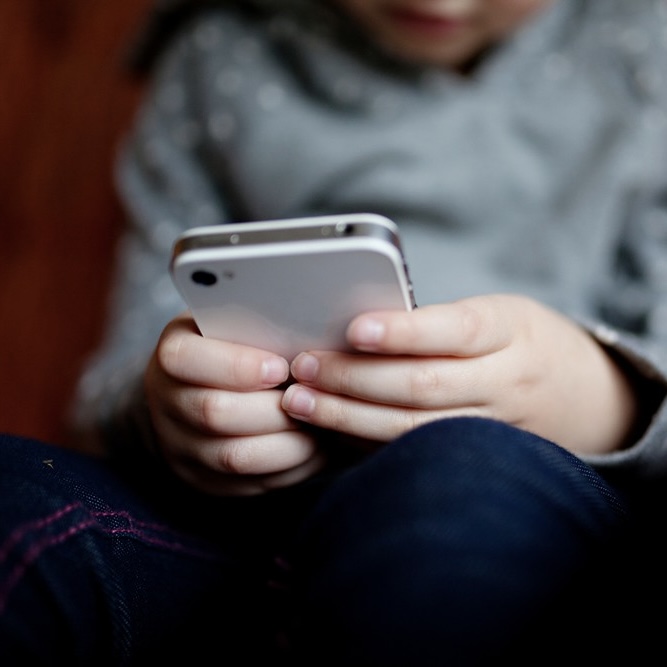 Menores de 16 anos terão que vincular redes sociais ao perfil dos pais; entenda a nova lei