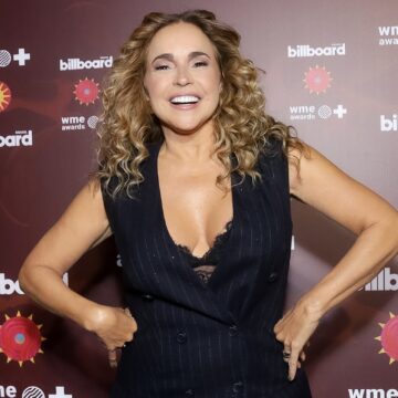 Daniela Mercury brilha no tapete vermelho do WME Awards em SP
