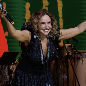 Daniela Mercury canta clássicos em homenagem a Preta Gil no WME Awards