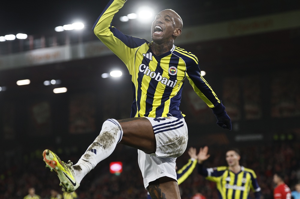 Feirense, Talisca marca “hat-trick” perfeito e lidera goleada do Fenerbahçe na Europa League