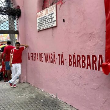 Poeta por trás de frase cantada por Saulo faz nova intervenção em Salvador no dia de Iansã