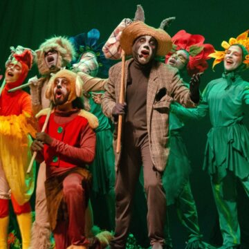 Musical “Os Saltimbancos” celebra um ano em cartaz com duas apresentações em Salvador