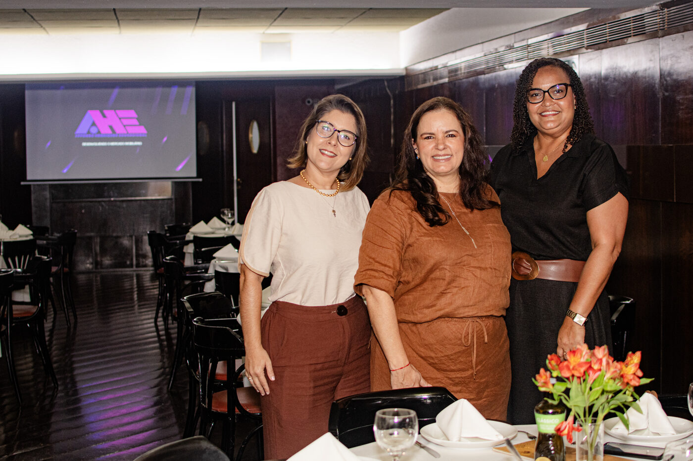 Paloma Riquelme, Alecsandra Freitas e Viviane Correia