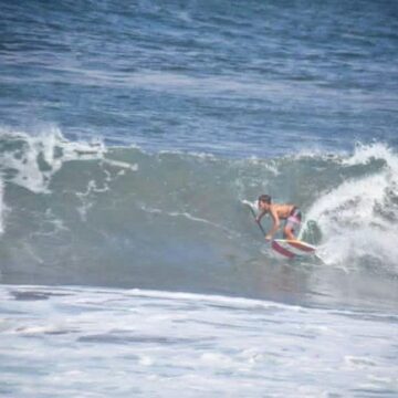 Jovem promessa da Bahia busca título histórico no mundial de stand up paddle surf